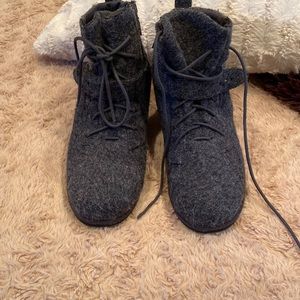 Bearpaw booties 💕